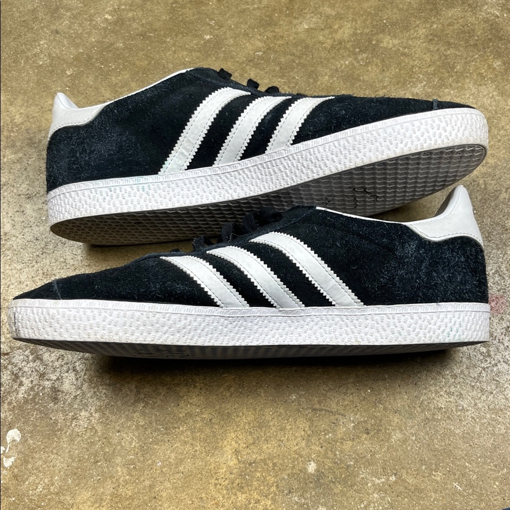 Adidas Men's Dark Blue/Black Gazelle Sneakers
Size: 7 (women’s 8.5) - Picture 3 of 7